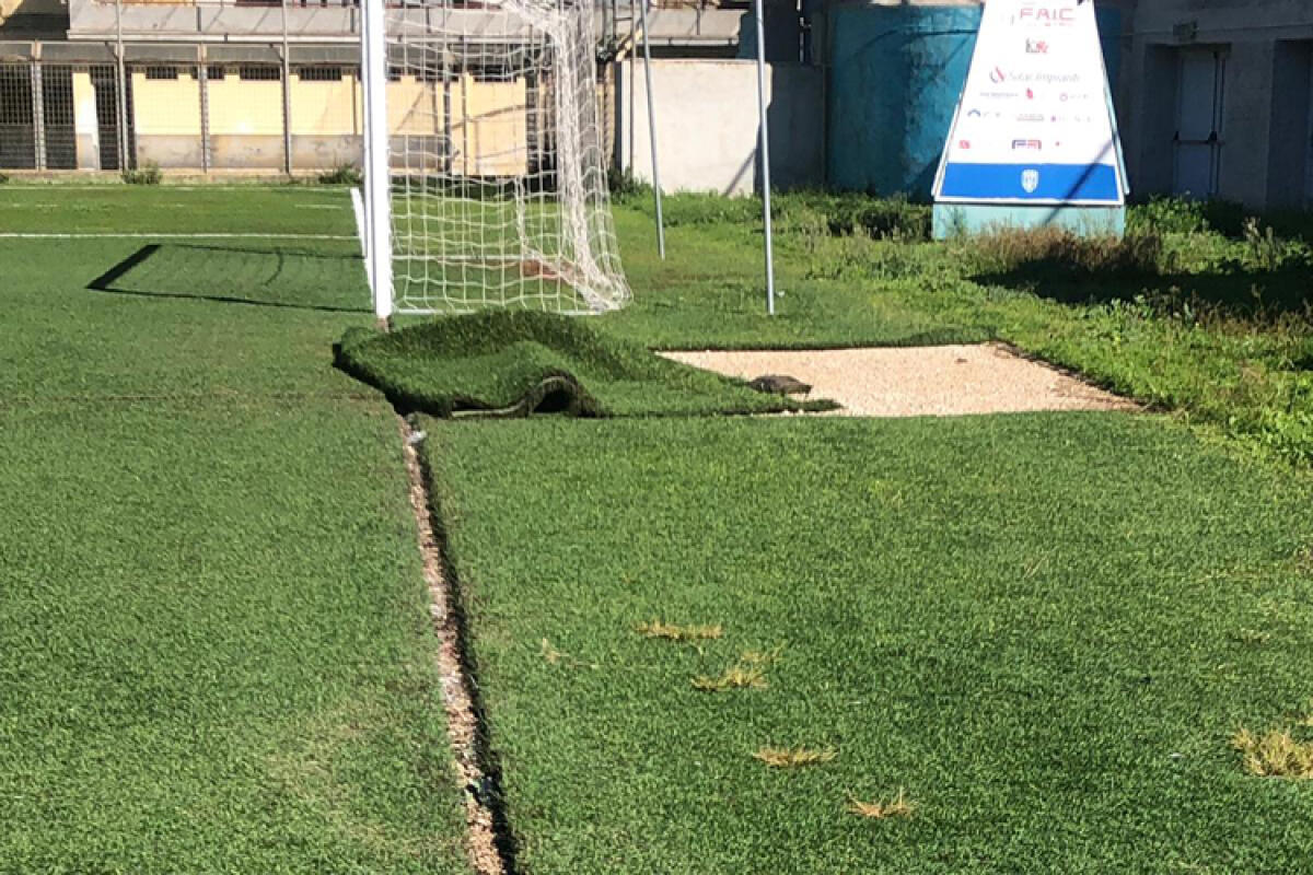 Vandali in azione nella notte al Presti, rimosse tutte le linee perimetrali: Gela-Bari a rischio - 