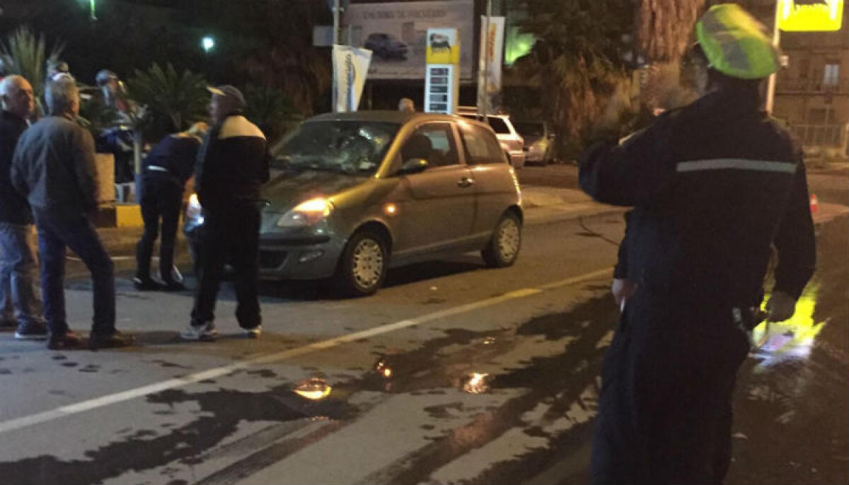 Un uomo travolto da un'auto in via Venezia, è stato trasferito al pronto soccorso dell'ospedale - L'uomo investito lungo un tratto di via Venezia