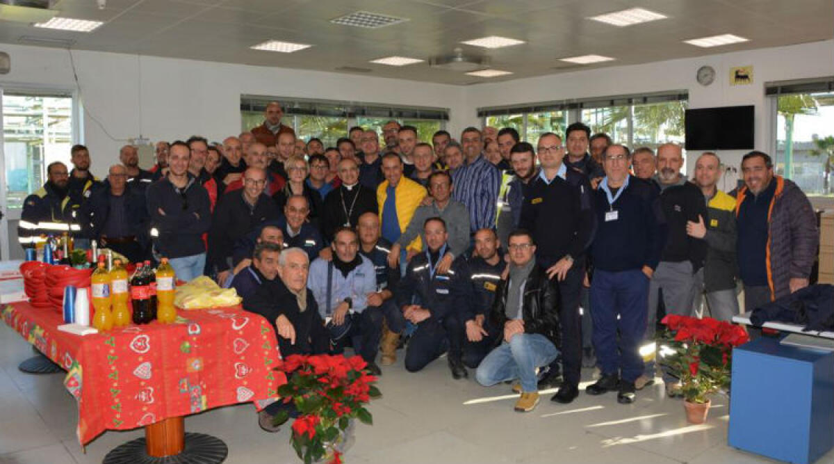 Gisana tra i lavoratori del centro oli Enimed, benedetto il simulacro della Madonna - L'incontro tra il vescovo e i dipendenti