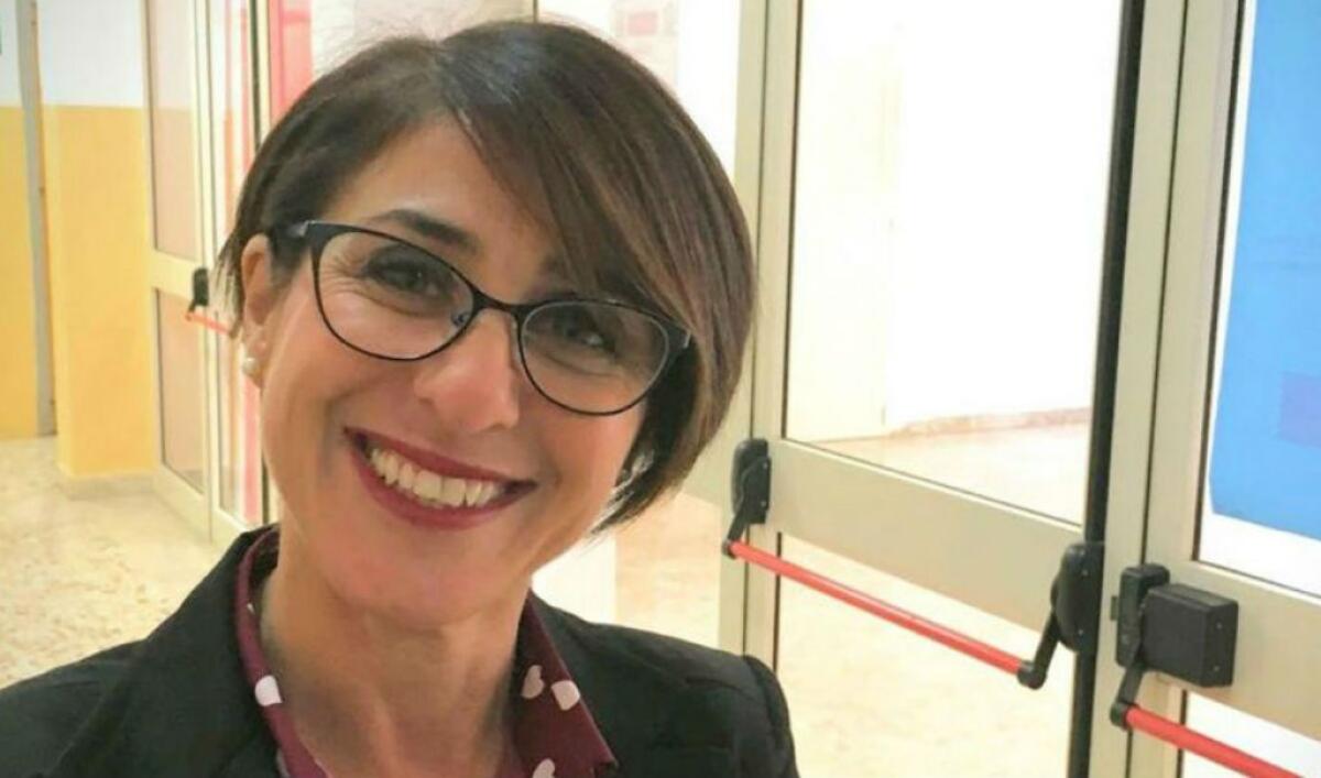 Alla "Romagnoli" si celebrano i settanta anni dell'intitolazione - La dirigente Sandra Scicolone