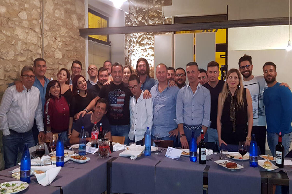 La Meic Services fa felice i suoi dipendenti, come regalo di Natale in dono 4 mensilità - Maurizio Melfa con i suoi dipendenti