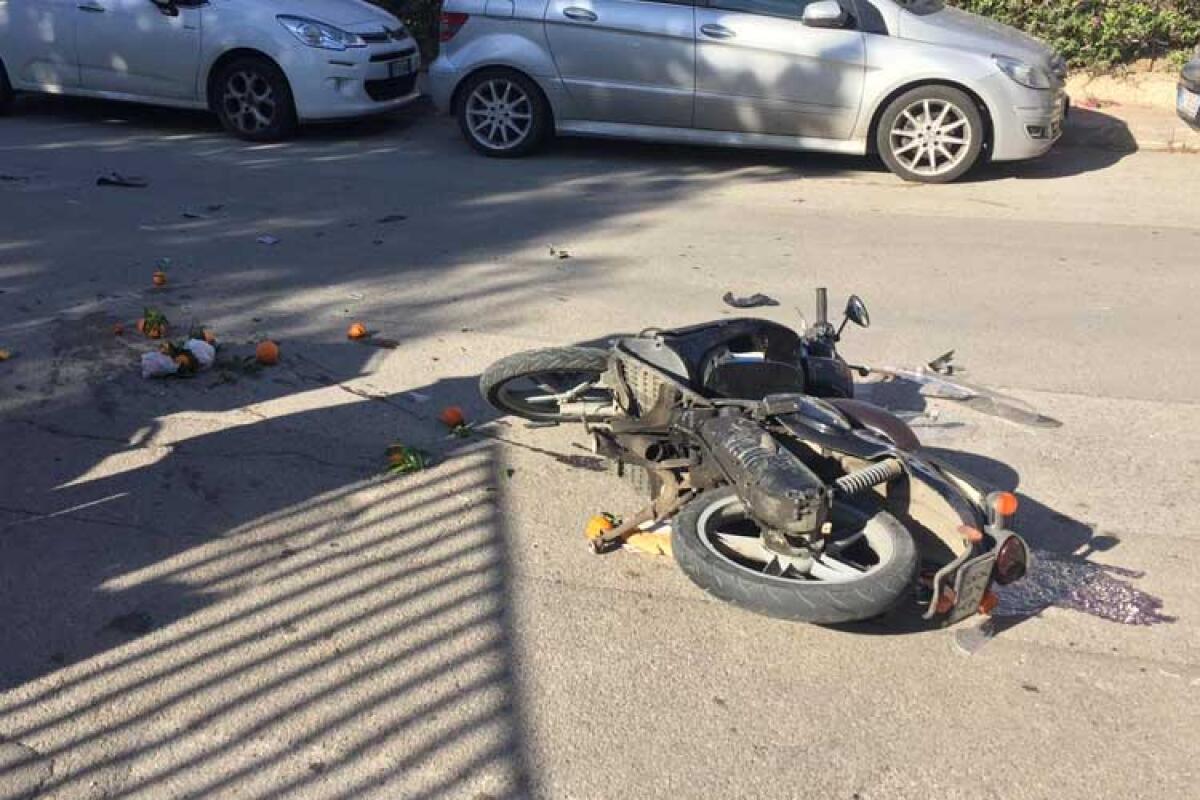 Frontale in via Salonicco, scooterista trasferito in ospedale - Lo scooter coinvolto nel sinistro in via Salonicco.