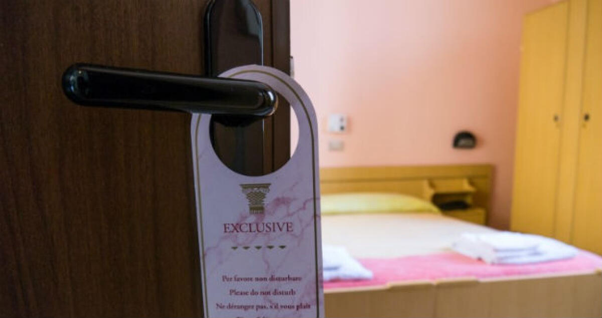 Volevano truffare il titolare di un b&b, scoperta una coppia di coniugi: vanno a processo -
