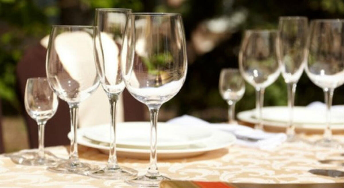 Malori dopo la tavolata in un ristorante della città, il sospetto di un'intossicazione alimentare - 