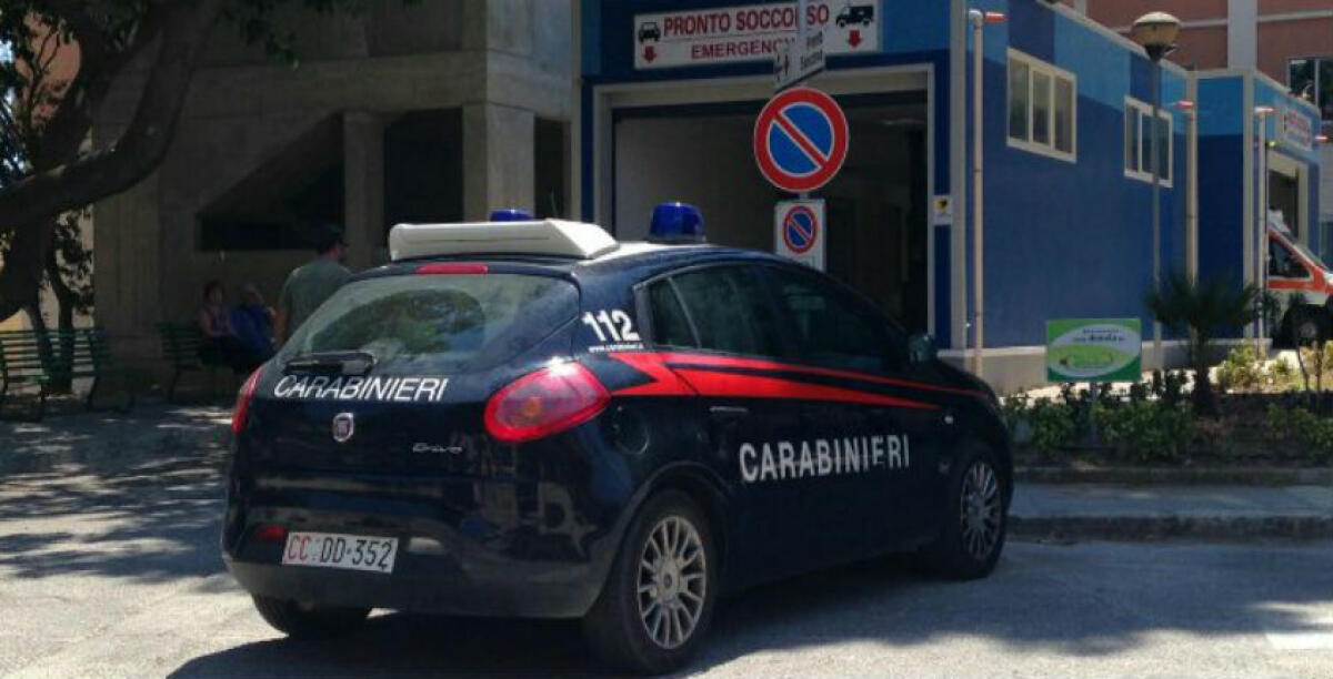 Ragazza di 17 anni accoltellata a due passi da piazza Umberto: è in sala operatoria - 