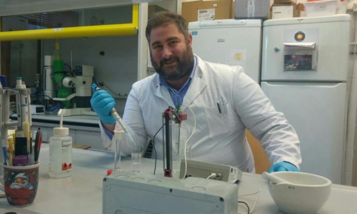 Tumore al seno: il ricercatore gelese Nicolò Mauro sperimenta nuove terapie - Nicolò Mauro nel suo laboratorio di ricerca