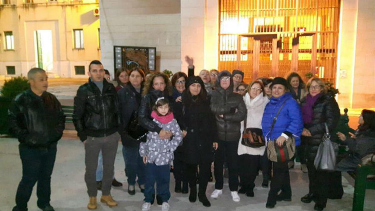 Stop alla refezione, niente intesa sindacati-Arena: "Inaspriamo la protesta" - Prosegue la protesta delle lavoratrici della refezione scolastica e delle loro famiglie