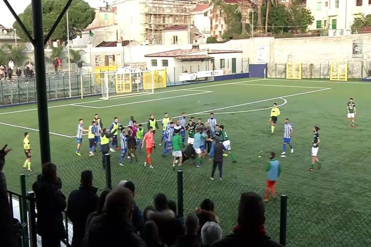 Stangata sul Gela dopo la rissa di Palmi: 4 turni a Pizzardi e Polito, 3 a Rettucci - 