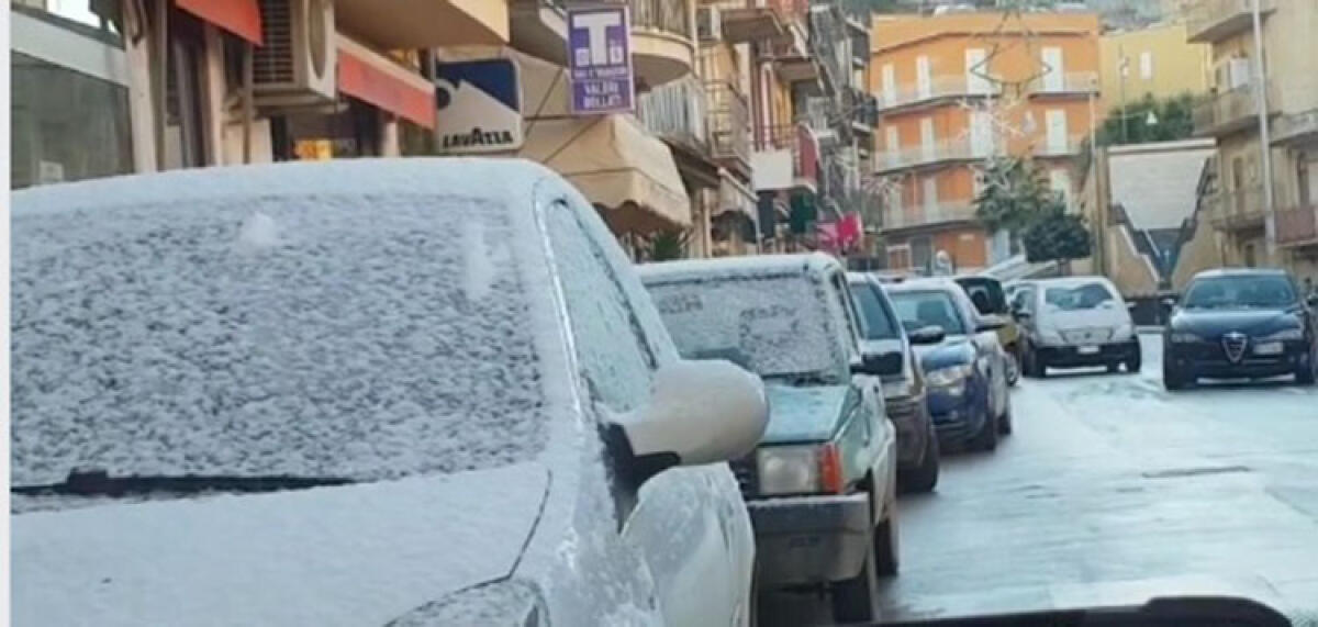 Il ghiaccio blocca un'ambulanza non medicalizzata, un'anziana arrivata morta al "Vittorio Emanuele" - La neve a Butera