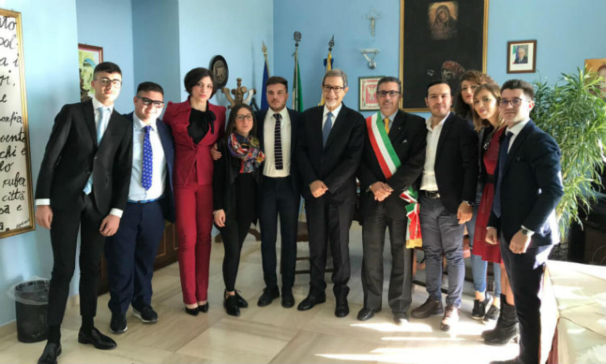 Musumeci elogia la Consulta giovanile, componenti: "Politica guarda solo a campagna elettorale" - L'incontro tra la delegazione della Consulta e il presidente Musumeci