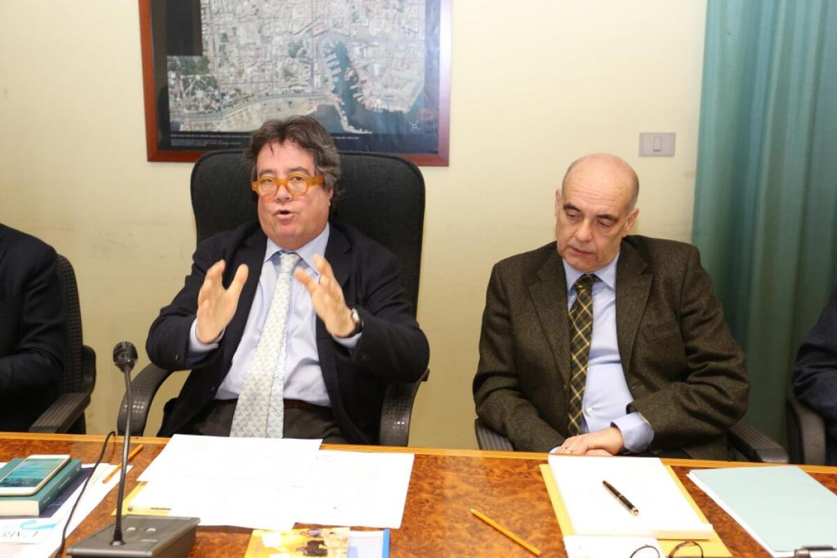 Gela tra i parchi archeologici, La Spina: "Finalmente si può programmare" - L'assessore Tusa durante l'incontro di ieri con il consiglio archeologico regionale