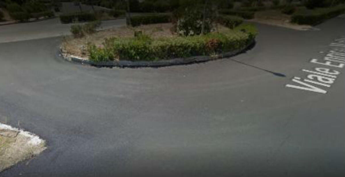 "A Macchitella disordine diventato regola", il comitato: "Arena sordo alle nostre richieste" - La rotatoria rimasta senza segnaletica