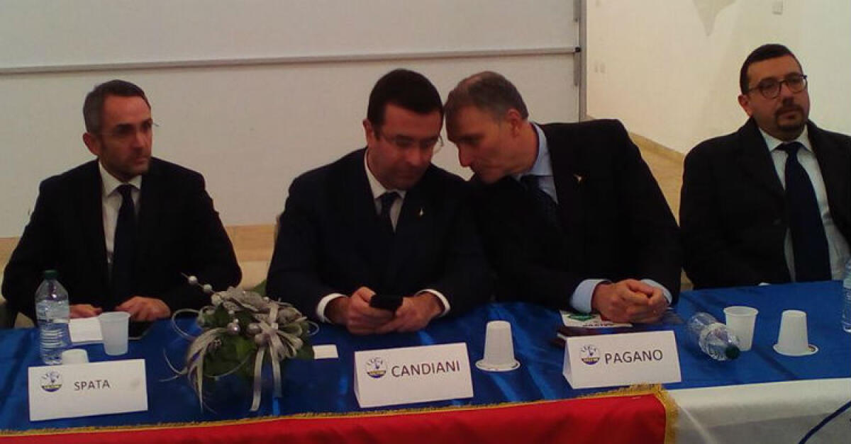 "Mandanti gelesi? Vadano a denunciare", Giudice: "Rimango salviniano e lavoro per la mia città" - Il senatore Stefano Candiani e il deputato Alessandro Pagano durante la presentazione del circolo