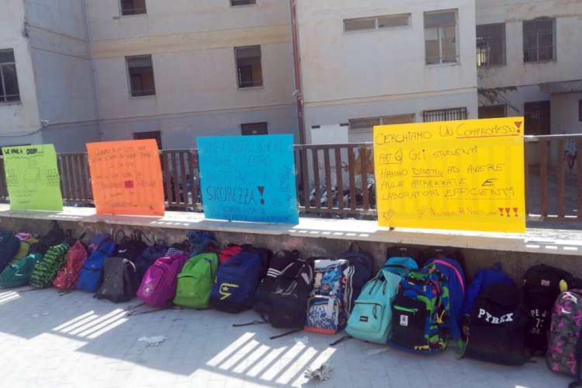 Freddo al Commerciale, le classi del liceo tornano al Vittorini ma con i turni pomeridiani - (foto archivio)