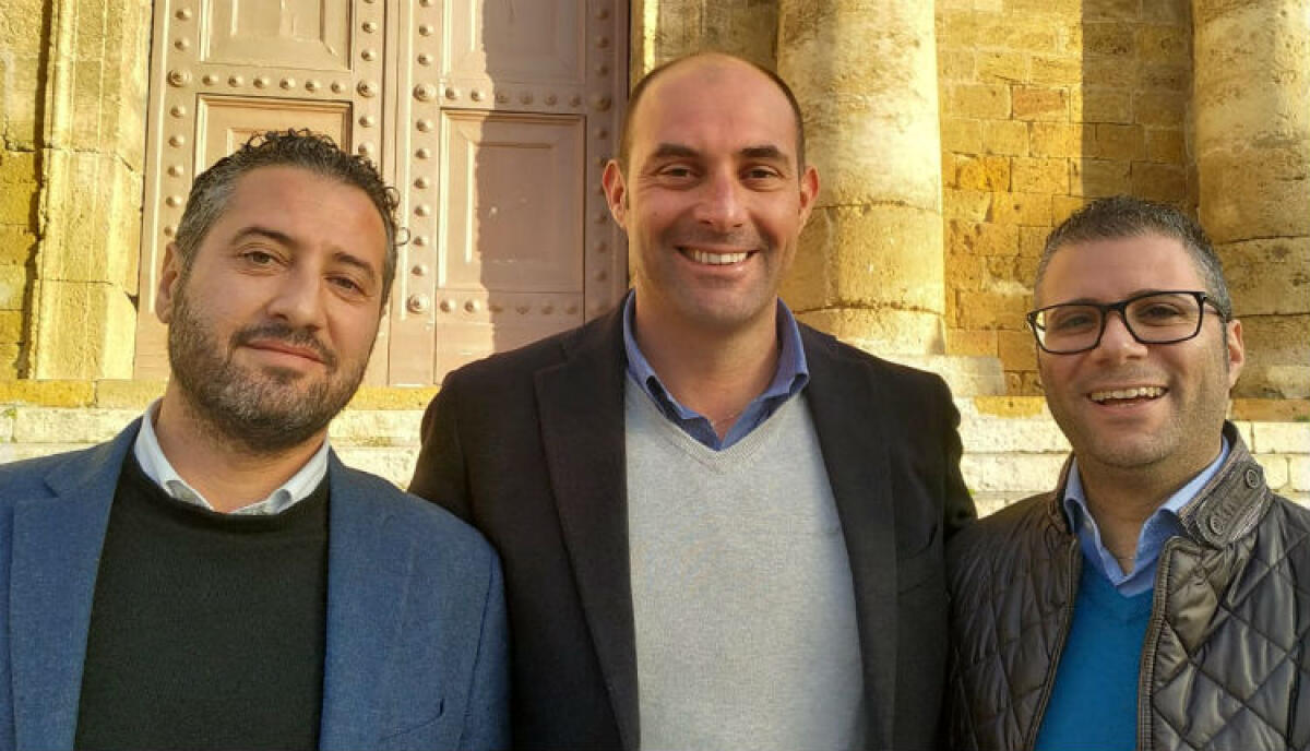 Centrodestra fermo, "evitiamo terzo polo": Raniolo, "non sosteniamo candidati centristi" - Cascino (al centro) insieme ai coordinatori cittadini Raniolo e Scuvera