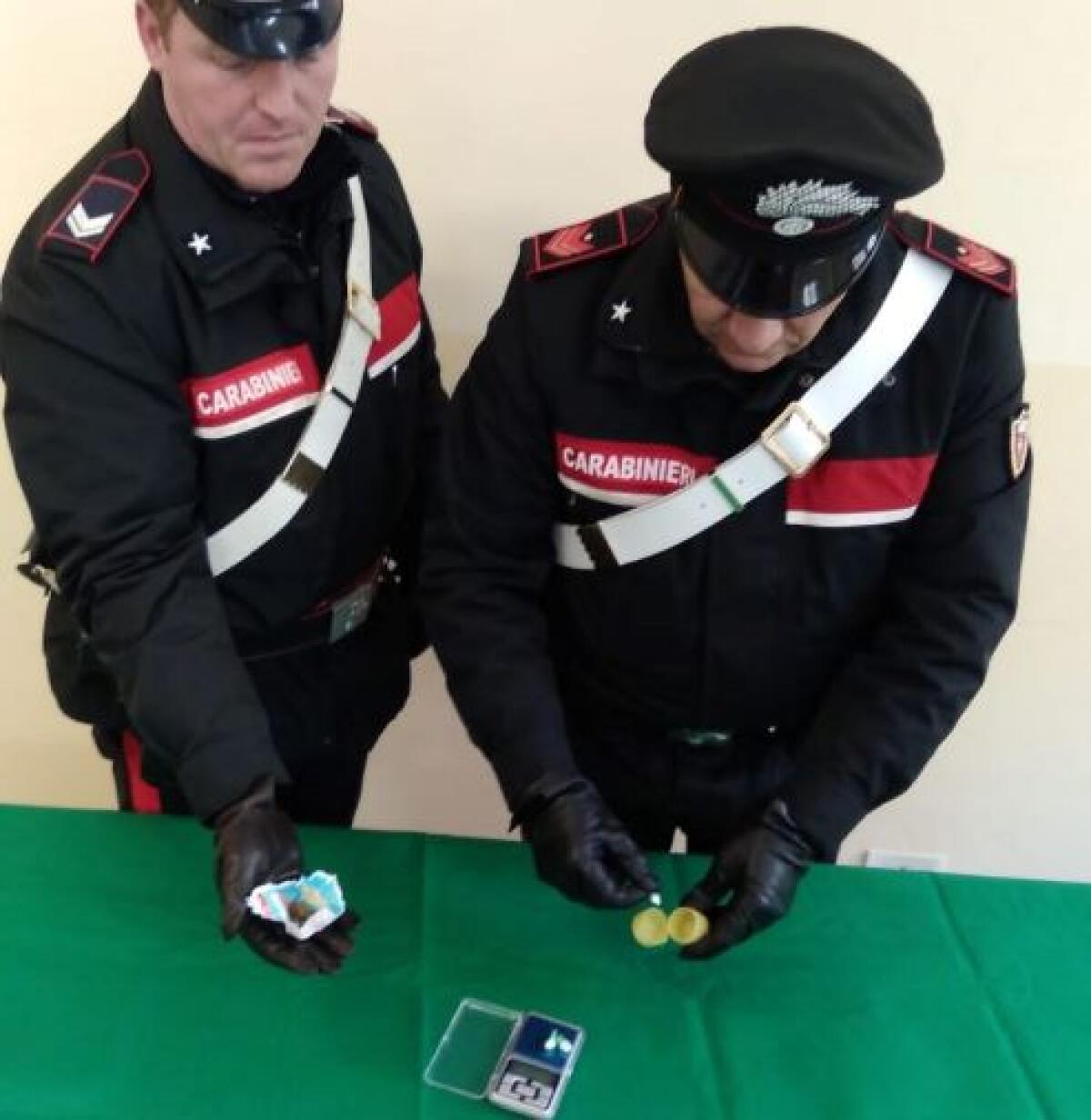 Trasportavano sulla motoape rifiuti speciali, arrestati padre e figlio - 