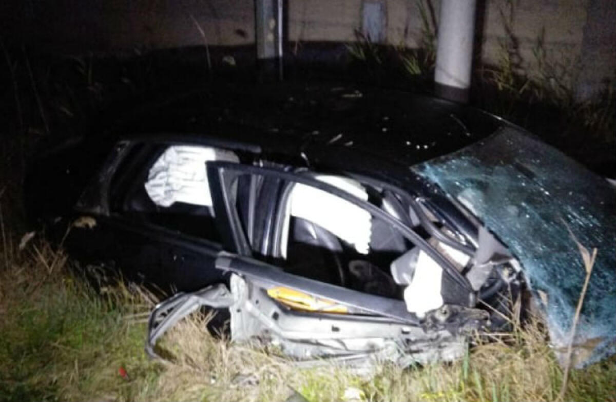 Ha travolto tutto quello che si trovava davanti, terribile incidente a Settefarine: Ford distrutta - L'auto totalmente distrutta