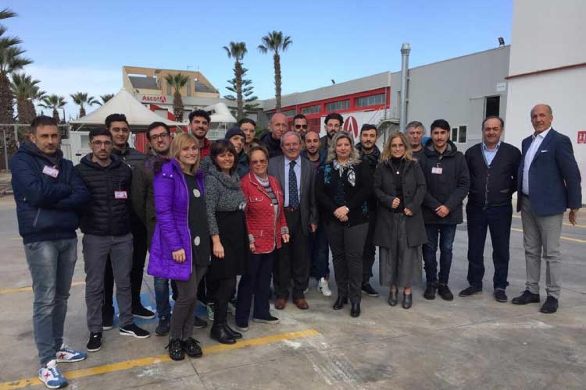 Formazione Enaip, trenta stagisti in azione tra l'Ascot e l'ospedale - I vertici al femminile dell'Ascot con gli stagisti dell'Enaip diretto da Giuseppe Garufo.