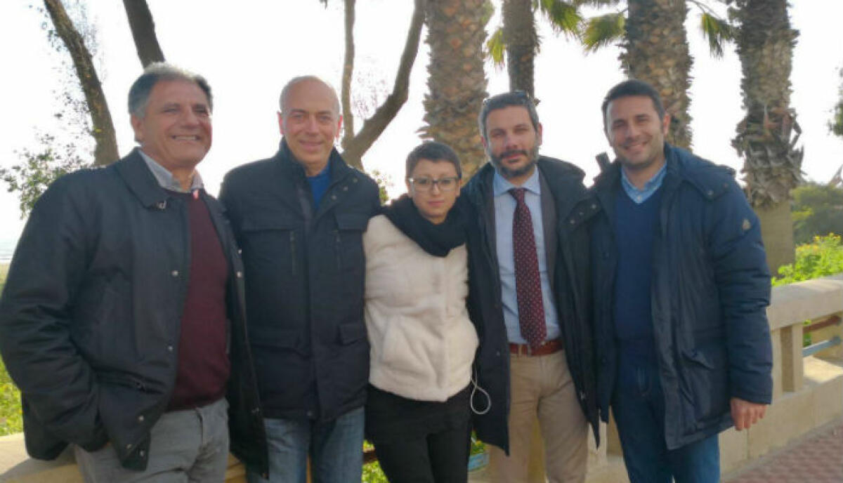 I grillini caricano...la lista, "usato sicuro" per evitare un altro scivolone: ci sono gli ex consiglieri - I grillini sembrano aver blindato la scelta più "istituzionale"