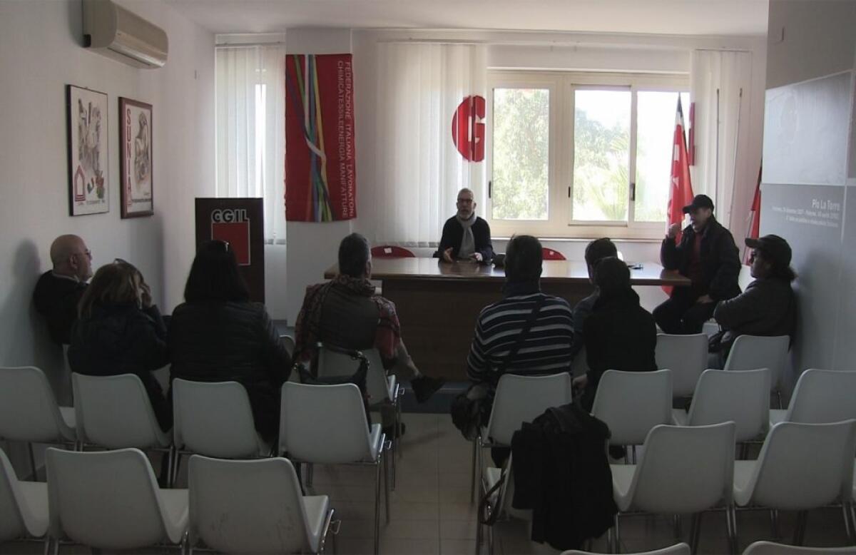 Operatori della sosta in protesta, ex consiglieri: "Servizio a Ghelas è una forzatura" - L'incontro presso la sede della CGIL per la vertenza delle strisce blu