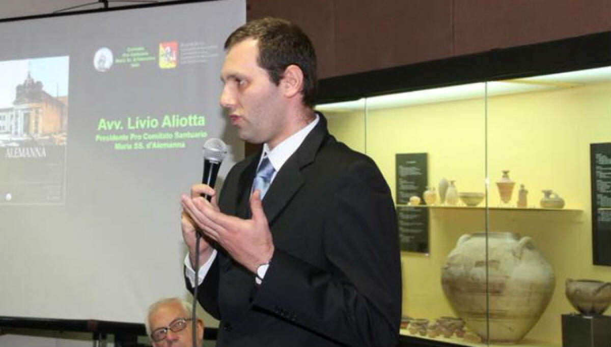 Le associazioni che assistono i disabili pronti ad occupare gli uffici del Comune - L'avvocato Livio Aliotta