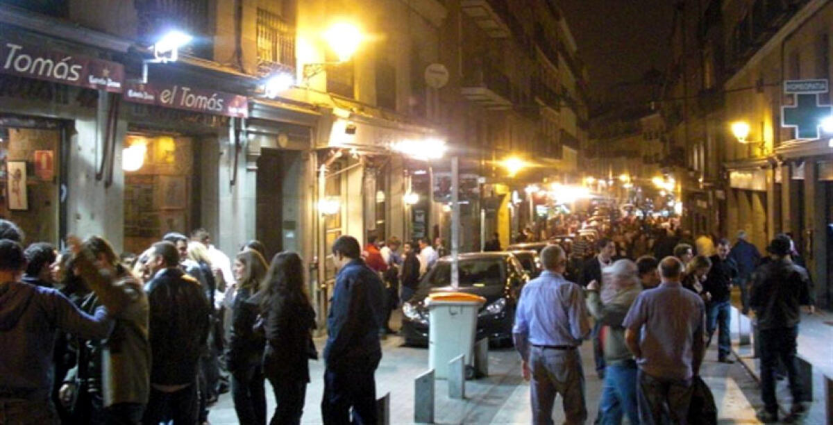 Aggredirono il gestore di un locale che prestò soccorso ad un giovane picchiato: due denunce - 