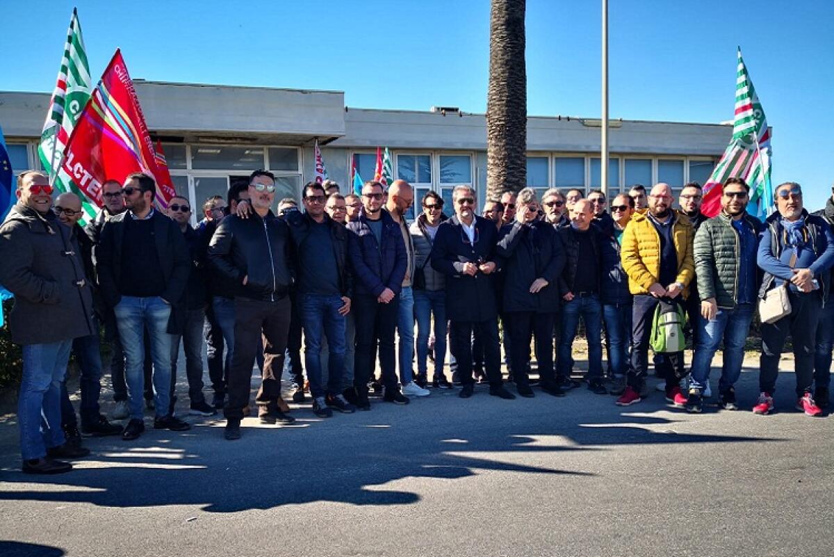 "Eni dia risposte a questi lavoratori", si fermano operatori SCC - I lavoratori la scorsa settimana in sciopero