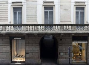 3-Milano-via-Montenapoleone-8-300x219.jpg
