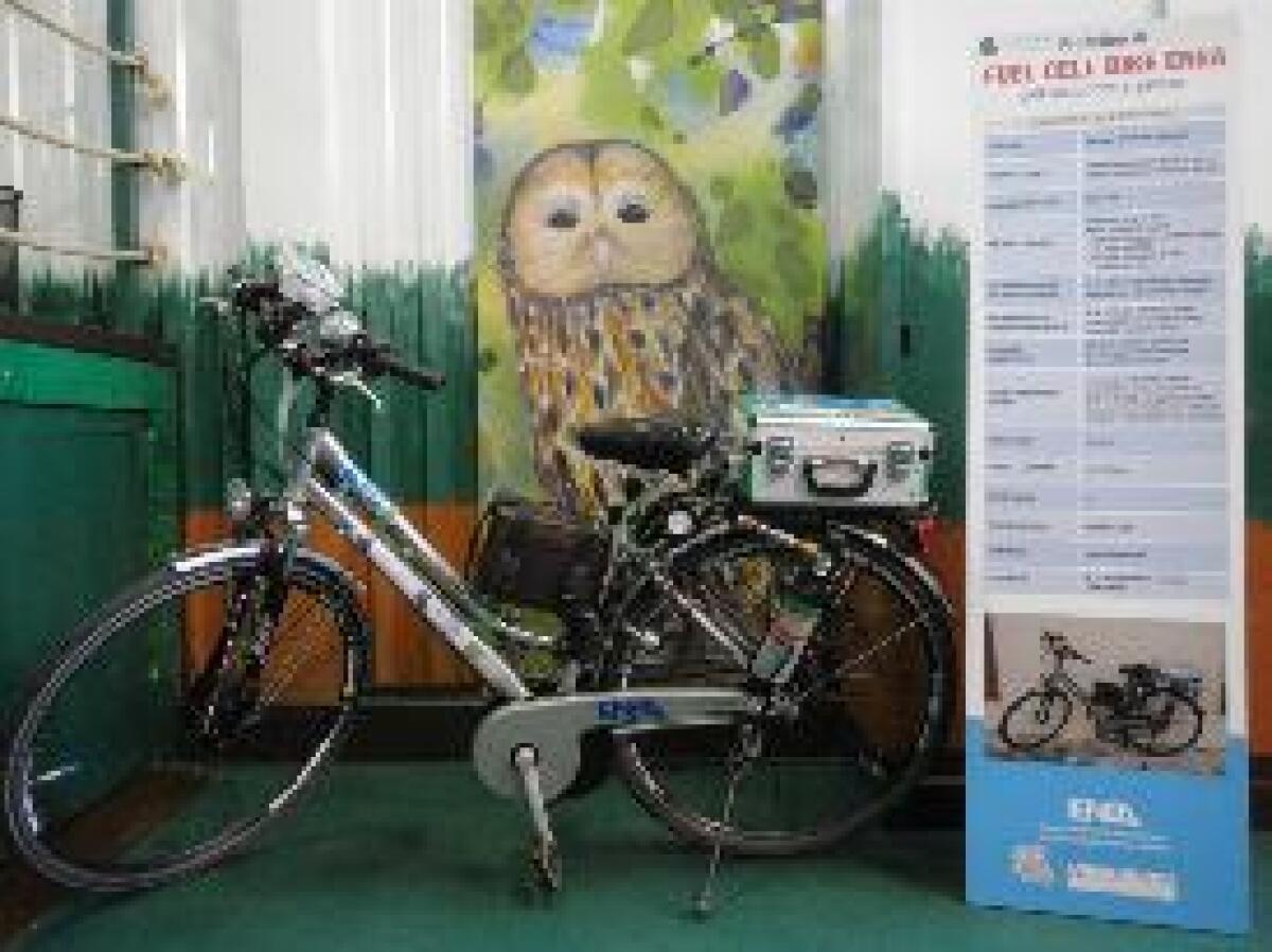 UNA BICI ELETTRICA "A IDROGENO" ALLA PARATA DEI MEZZI ECOLOGICI -