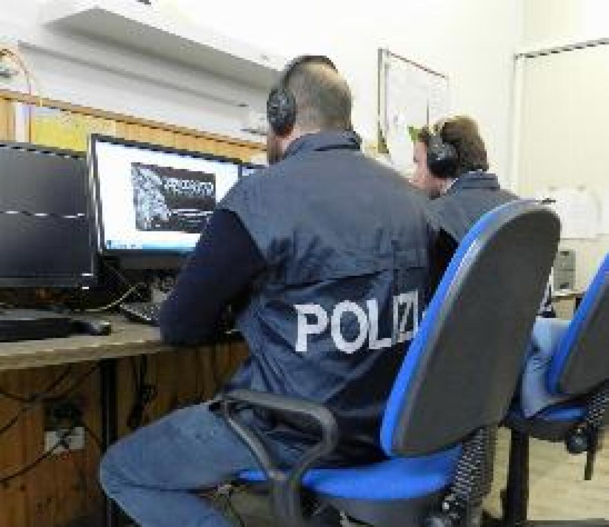 TERRORISMO: INNEGGIAVANO ALL'ISIS, FERMATI DUE GIOVANI - 