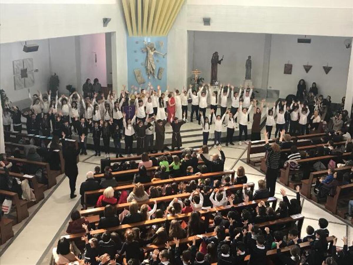 Gli alunni della Capuana portano in scena la vita di Gesù - un momento della rappresentazione 