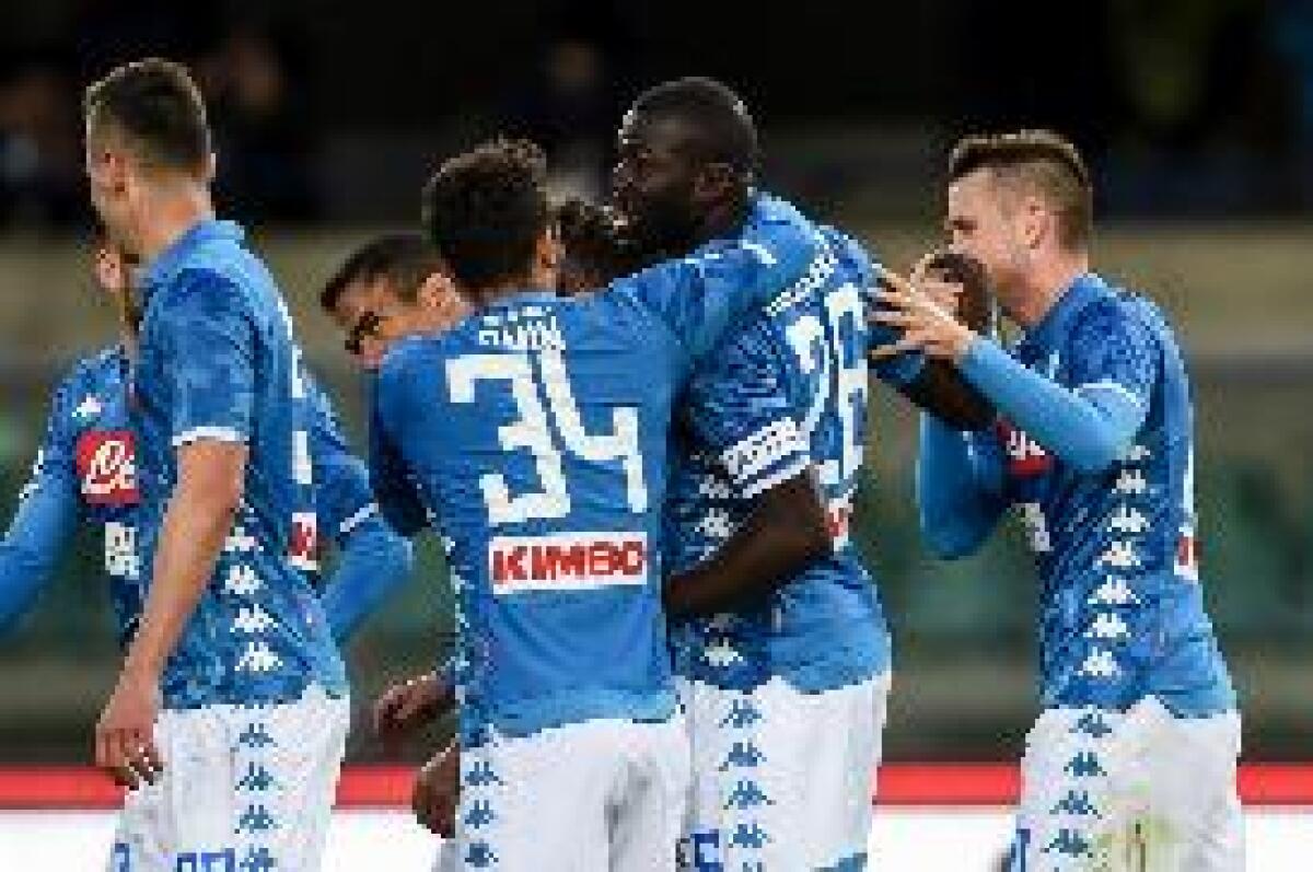 CALCIO: SERIE A. NAPOLI VINCE E RINVIA FESTA JUVE, CHIEVO IN B - 