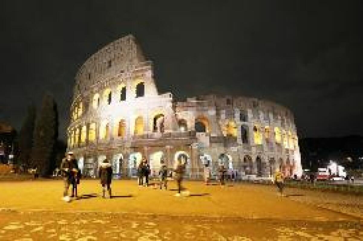 ROMA: NUOVA ILLUMINAZIONE AL COLOSSEO - 