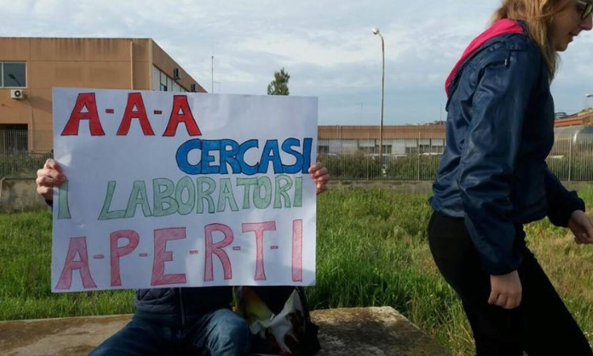 Chiudono cucine e sala per mancanza di fondi, scatta la protesta all'Alberghiero - 