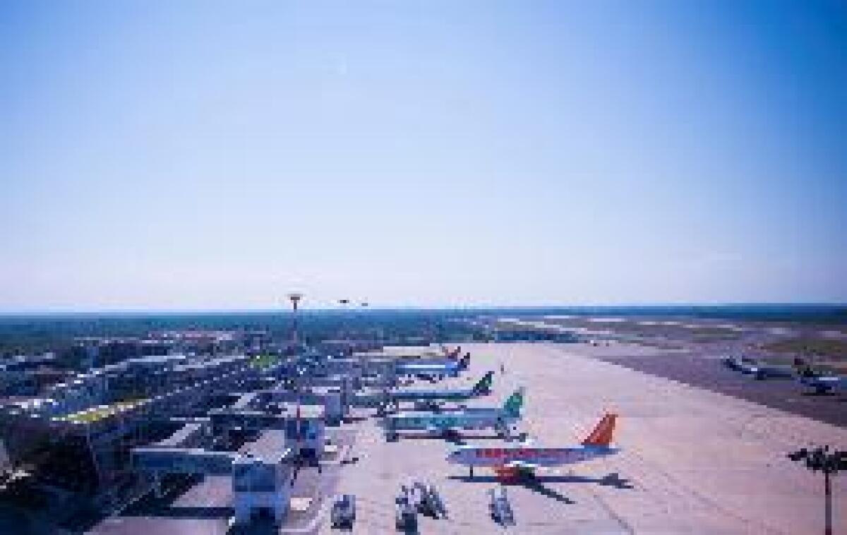 AEROPORTI DI PUGLIA, TRAFFICO IN CRESCITA A BARI E BRINDISI - 