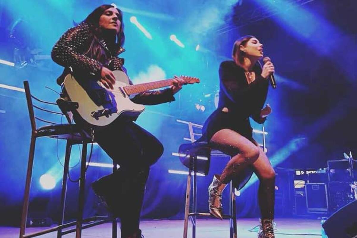 "Energia fortissima", Malandrino suona anche per Bianca Atzei - Simona Malandrino e Bianca Atzei per il concerto del primo maggio nella piazza di Raffadali.