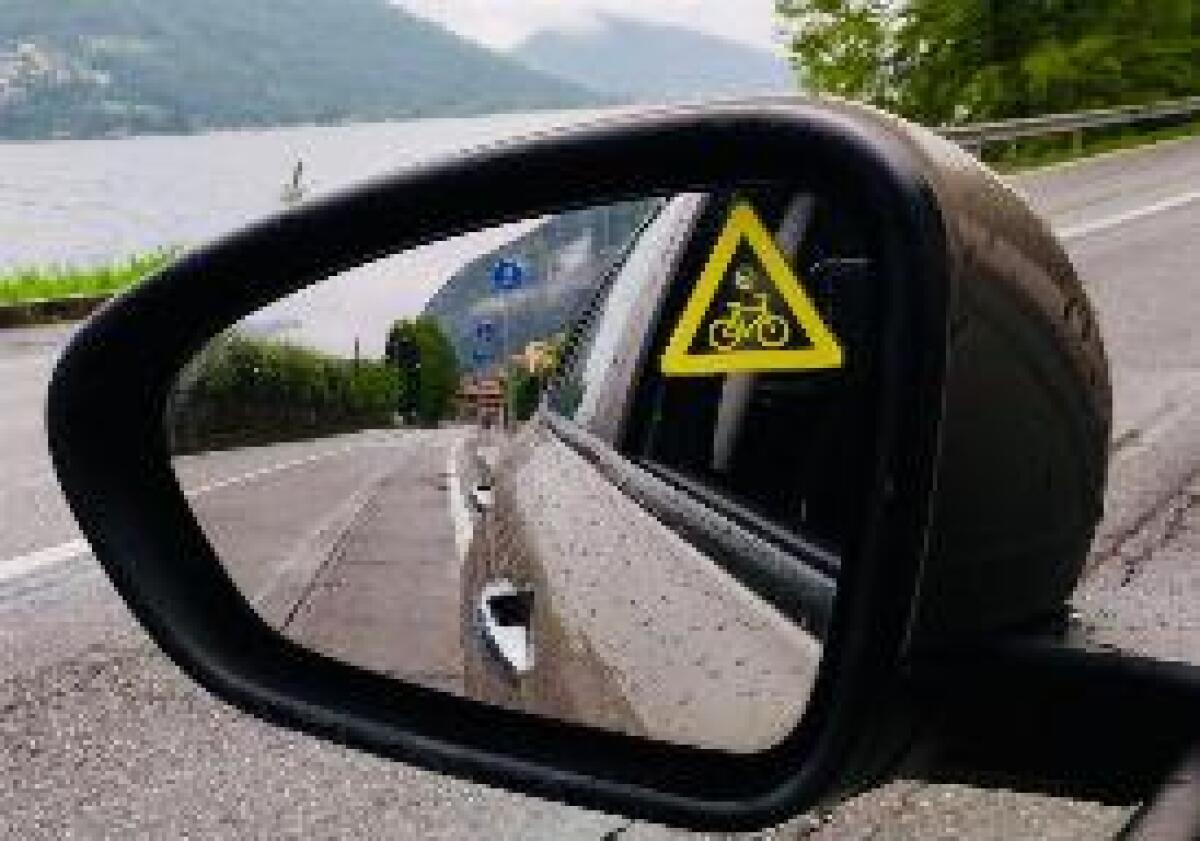 ACI: PORTA AL GIRO ADESIVO SIMBOLO RISPETTO TRA AUTOMOBILISTI E CICLISTI - 