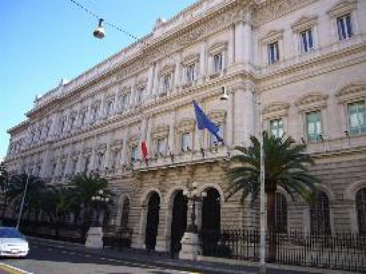 A MARZO DEBITO PUBBLICO SCENDE A 2.358,8 MILIARDI - 