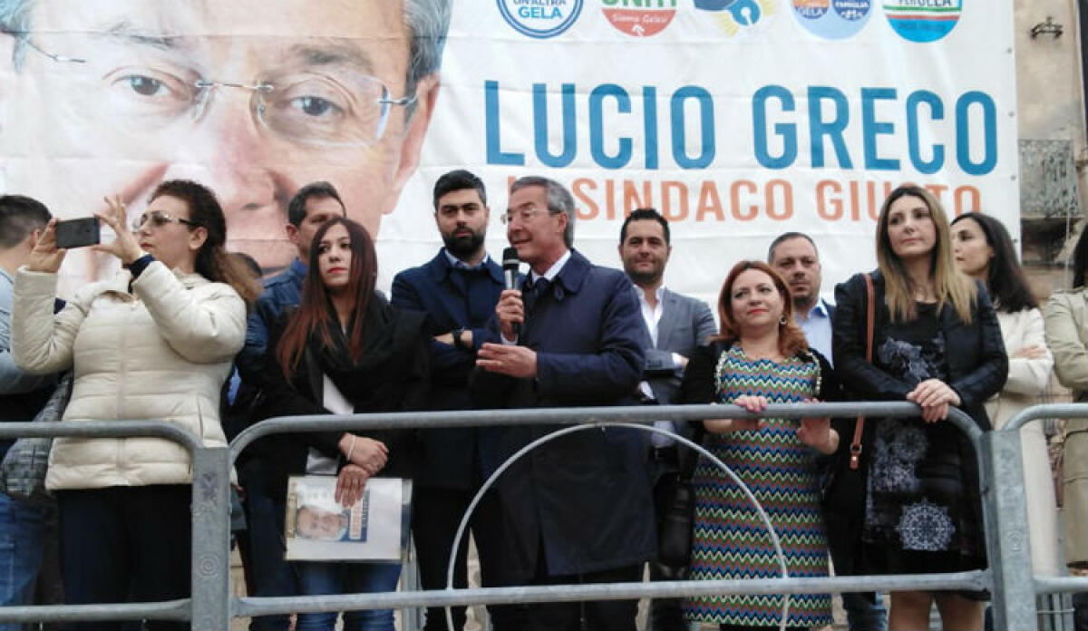 Greco dal palco spara a zero, "Spata è prestanome dei poteri forti": scelti Sauna, Costa e Pizzardi - Greco appoggiato da una parte dei candidati di Melfa