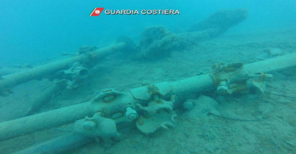 Rifiuti speciali nei fondali del porto isola, Comune e Ministero parti civili: procura no ad oblazione - Sui fondali trovati resti di ponteggi e impalcature