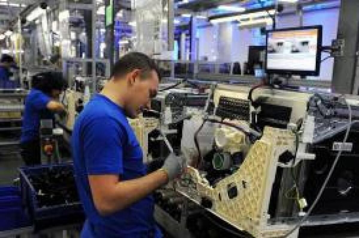LAVORO: AD APRILE ORE CASSA INTEGRAZIONE +30,5% - 