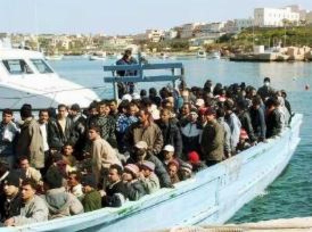IMMIGRAZIONE: VIMINALE. NEL 2019 MILLE ARRIVI,ERANO 10 MILA UN ANNO FA - 