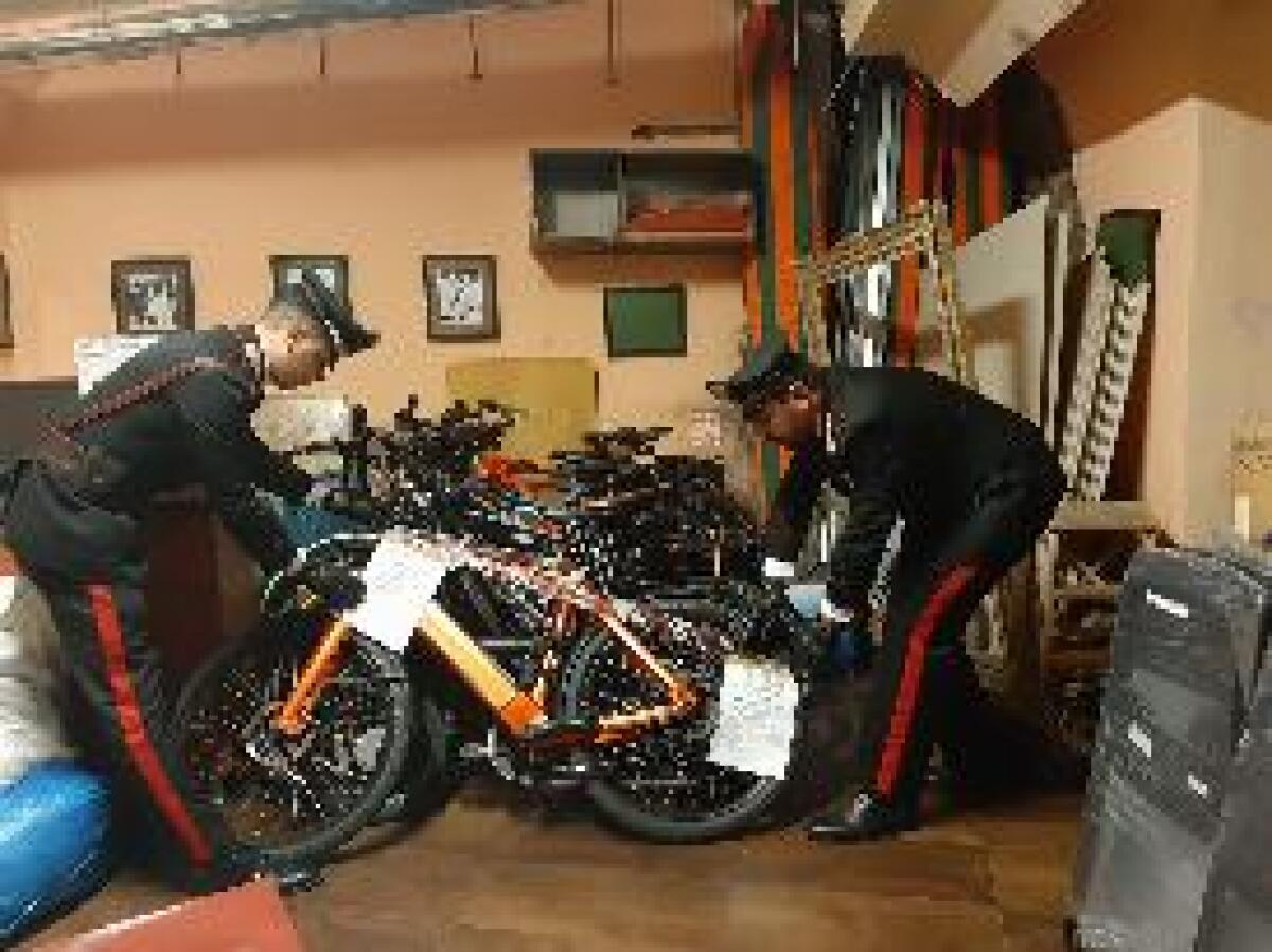 IN UN RISTORANTE DI ROMA TROVATE 11 BICICLETTE RUBATE - 