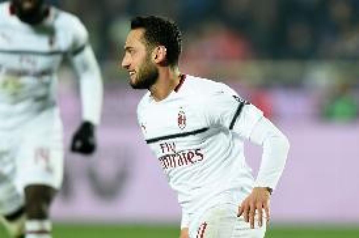 CALCIO: SERIE A. DECIDE CALHANOGLU, MILAN BATTE FIORENTINA 1-0 - 
