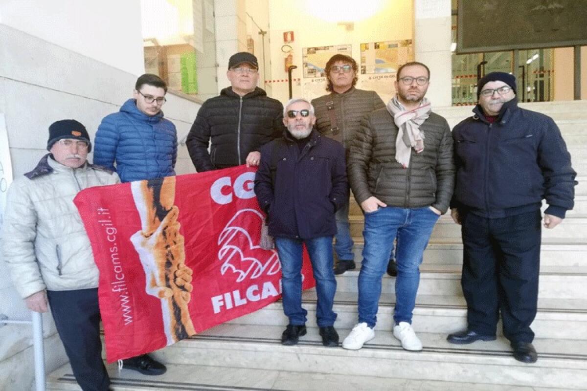 Strisce blu ferme, Filcams: "Senza sosta si favorisce l'estorsione degli abusivi" - Lavoratori e sindacalisti protestano da mesi