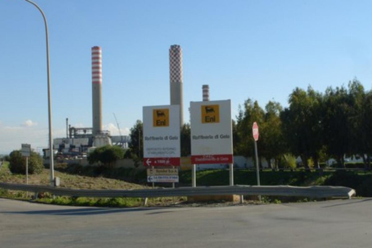 Indagine su contaminazione falda, sequestrati impianti Taf e Tas in raffineria -