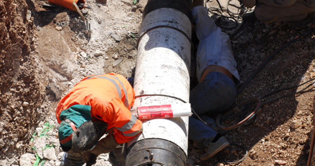 Travolto e ucciso da un escavatore a Manfria, operaio morto: accuse a titolare e collega - 