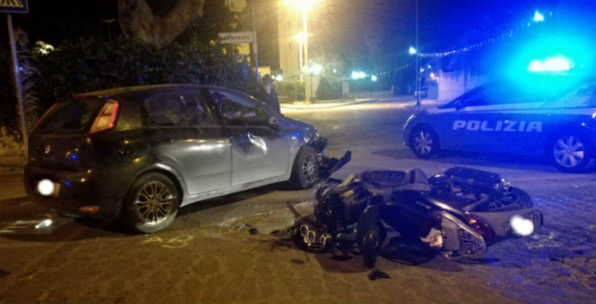 Un altro ferito in via Venezia, impatto tra auto e scooter: giovane in ospedale - L'impatto in via Venezia