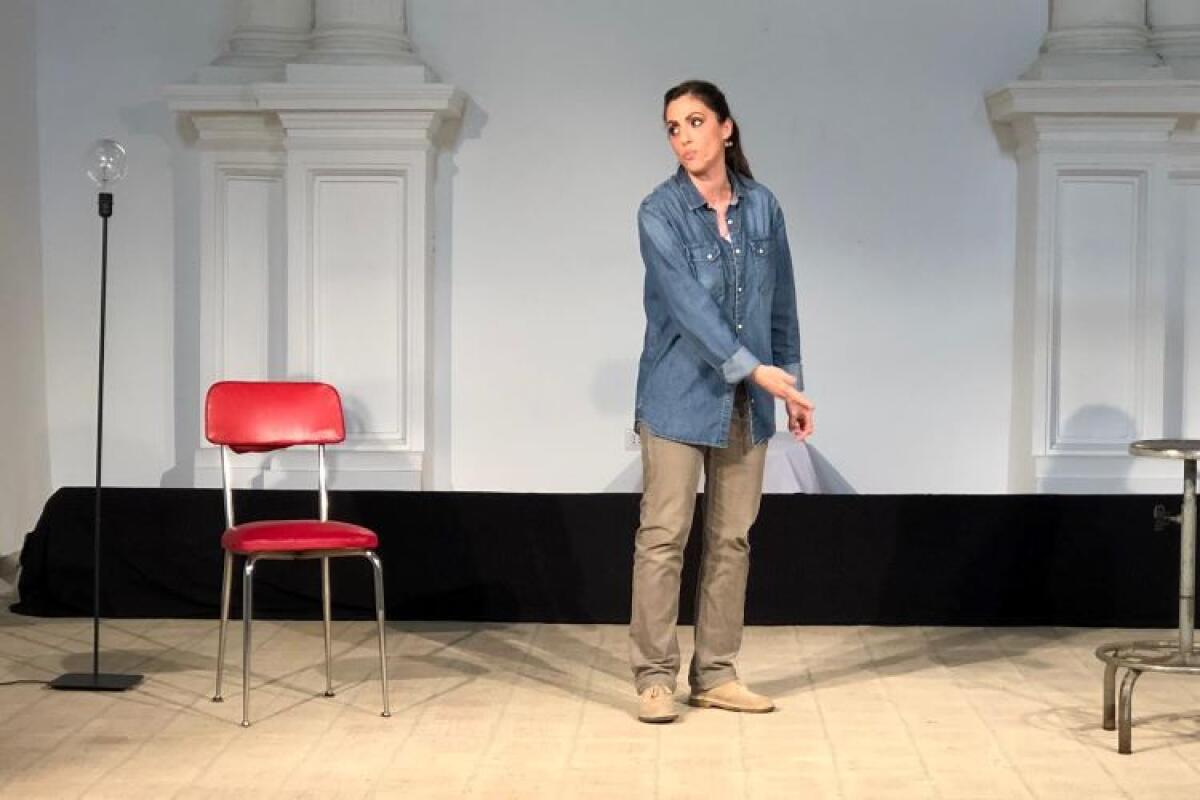 L'Italia operaia nelle "dita di dama" nello splendido monologo di Laura Pozone - 