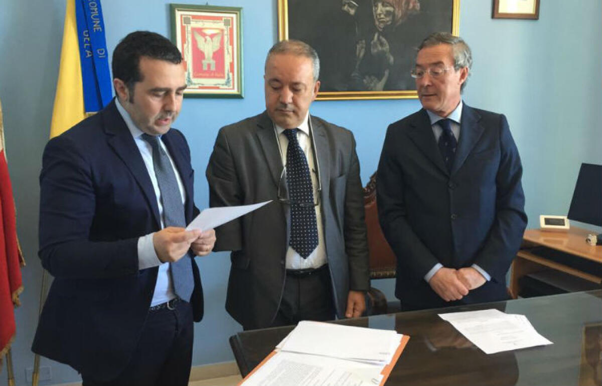 Sammito si è dimesso, niente assessorato...si sblocca il domino: è vicino alla presidenza del consiglio - Pignatello ha lasciato il municipio e Sammito è stato costretto a rinviare il question time